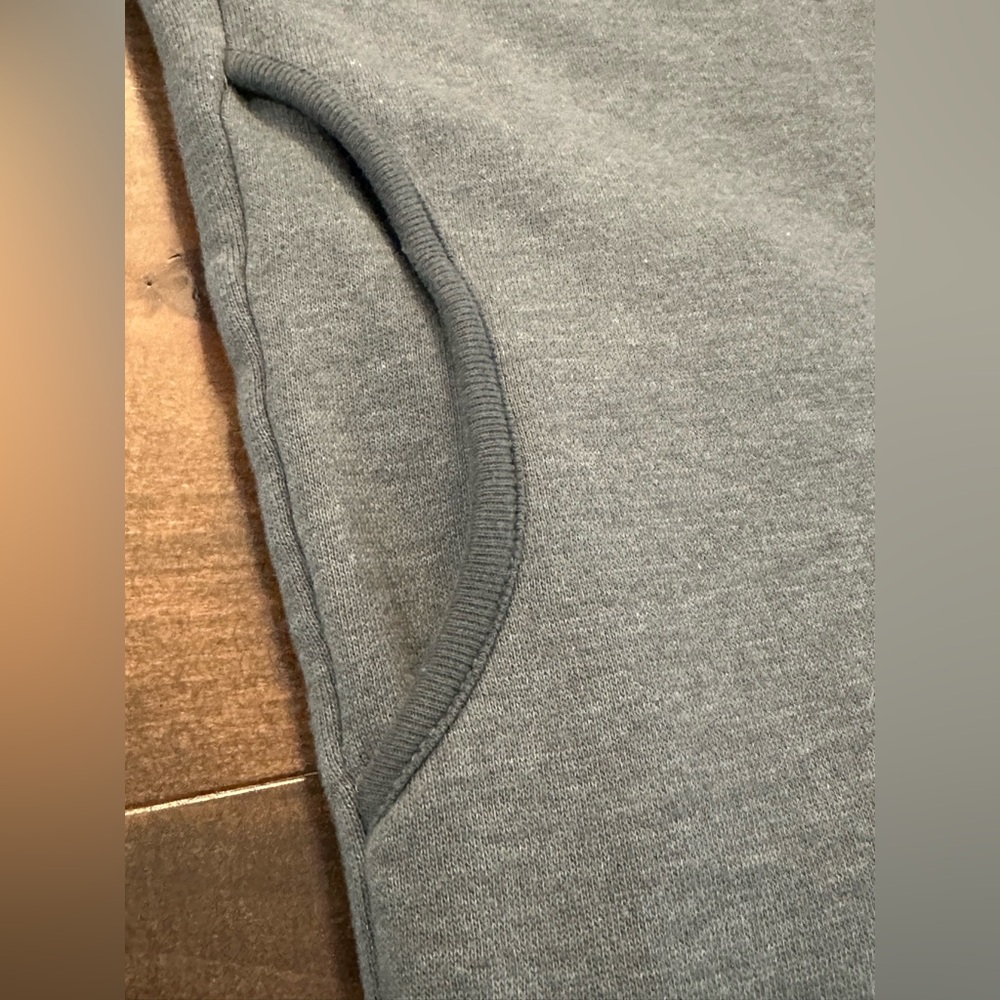 🌟 Natural Life “Let's Just Go” Graphic Sweatshirt w/pockets - Picture 3 of 7